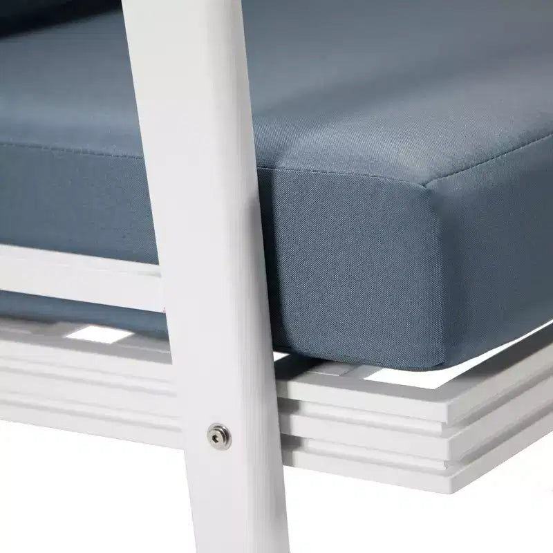 LeisureMod Walbrooke - Set di 2 poltrone moderne da esterno in alluminio bianco antiruggine con braccioli larghi e design adatto a tutte le stagioni