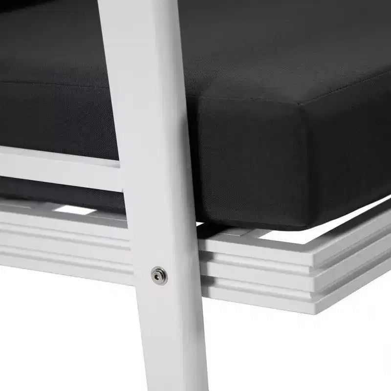 LeisureMod Walbrooke - Set di 2 poltrone moderne da esterno in alluminio bianco antiruggine con braccioli larghi e design adatto a tutte le stagioni