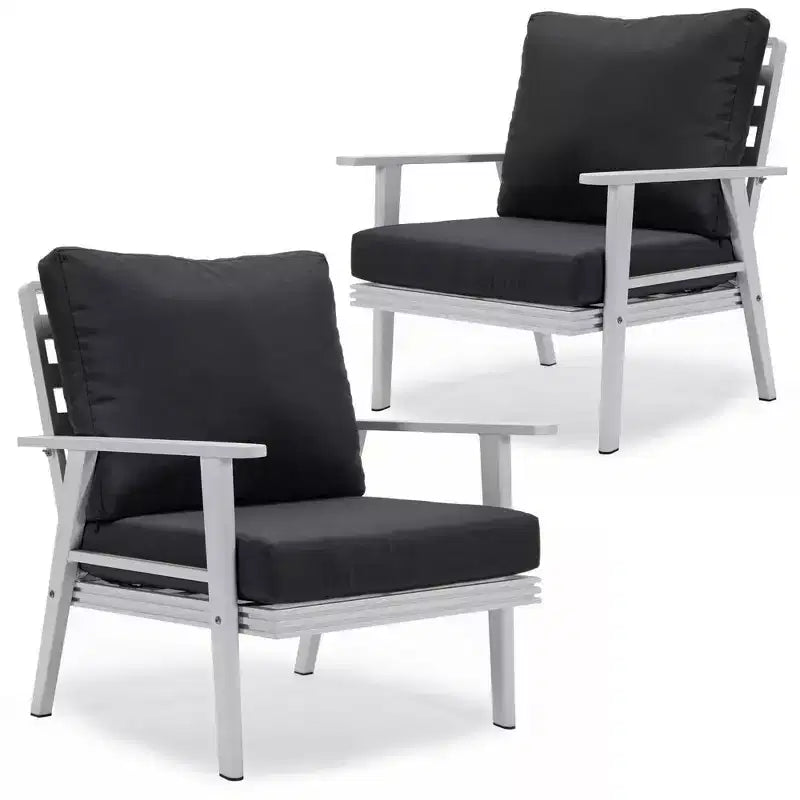 LeisureMod Walbrooke - Set di 2 poltrone moderne da esterno in alluminio bianco antiruggine con braccioli larghi e design adatto a tutte le stagioni