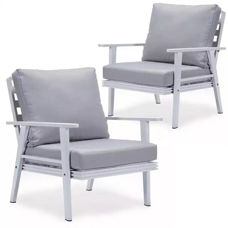 LeisureMod Walbrooke - Set di 2 poltrone moderne da esterno in alluminio bianco antiruggine con braccioli larghi e design adatto a tutte le stagioni