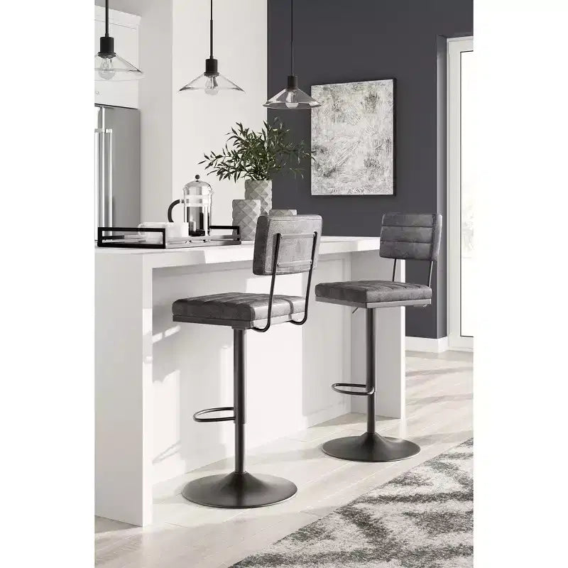 Signature Design by Ashley Furniture Sgabello da Bar Girevole Strumford Altezza Bar, Set da 2, Grigio/Nero