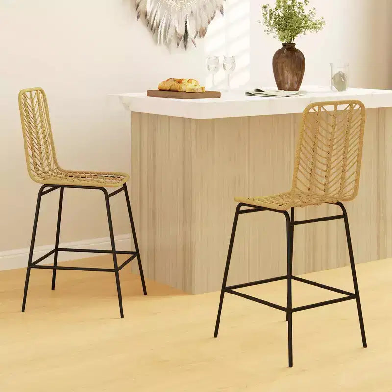 Sgabelli da bar moderni in rattan e vimini ad altezza bancone con base in acciaio