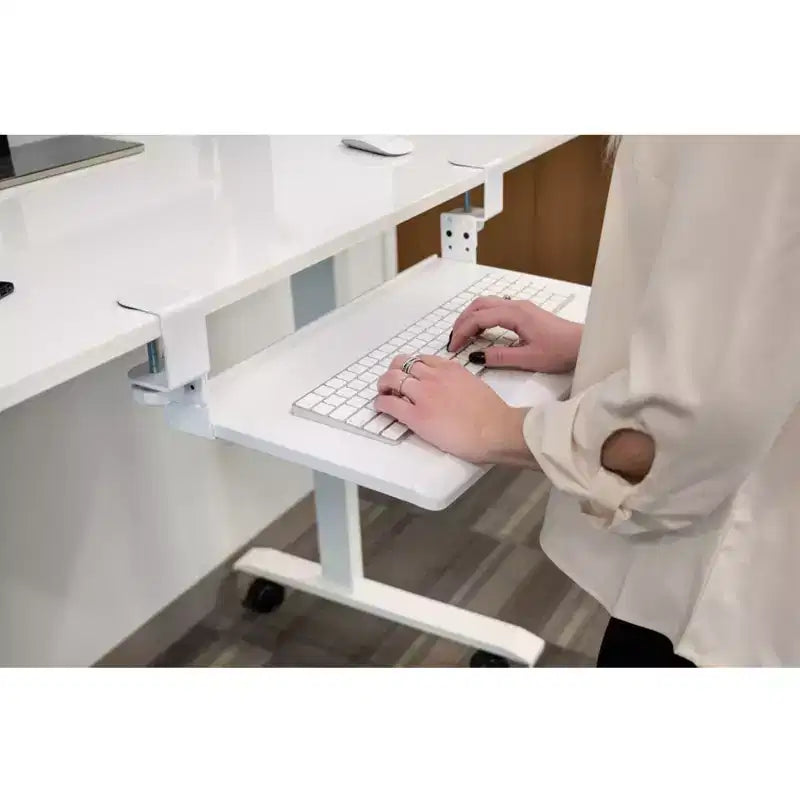 Ampio vassoio tastiera estraibile regolabile a morsetto per scrivanie spesse fino a 3,8 cm